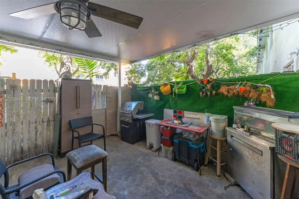 8025 NW 8th St #13 Miami, FL 33126