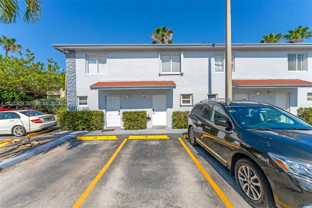 8025 NW 8th St #13 Miami, FL 33126
