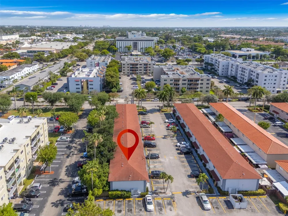 8025 NW 8th St #13 Miami, FL 33126