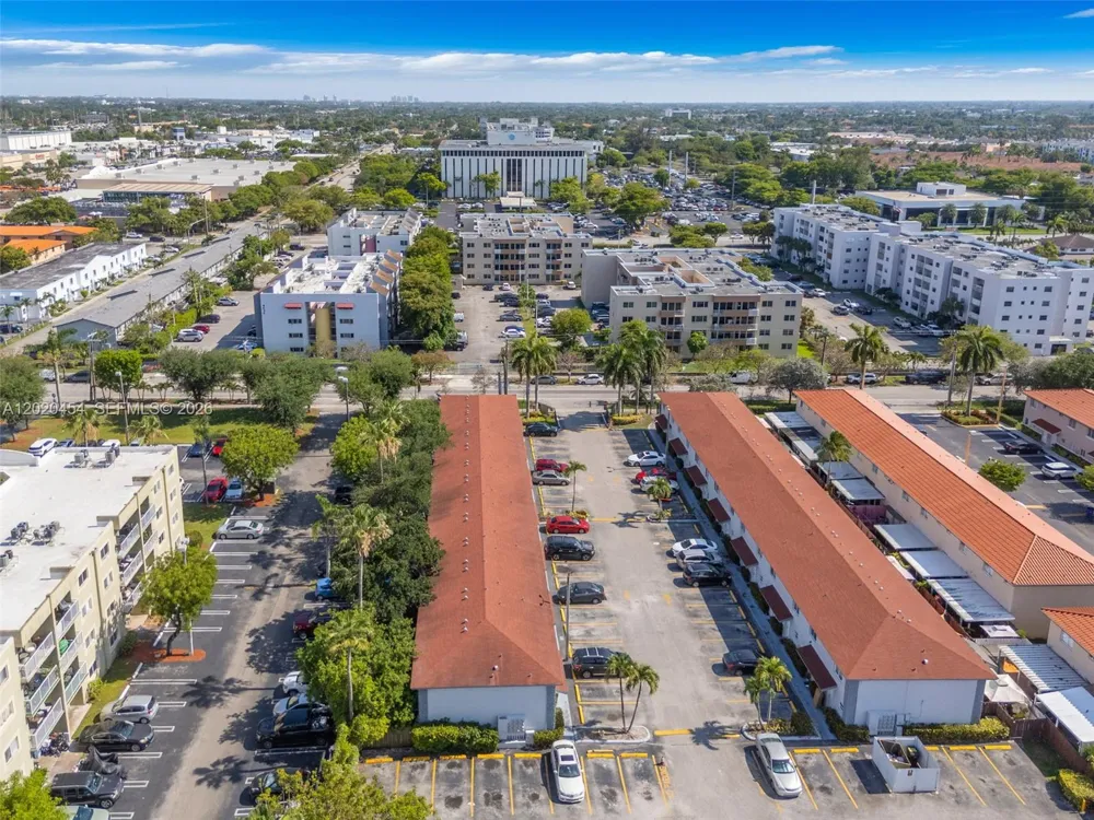8025 NW 8th St #13 Miami, FL 33126