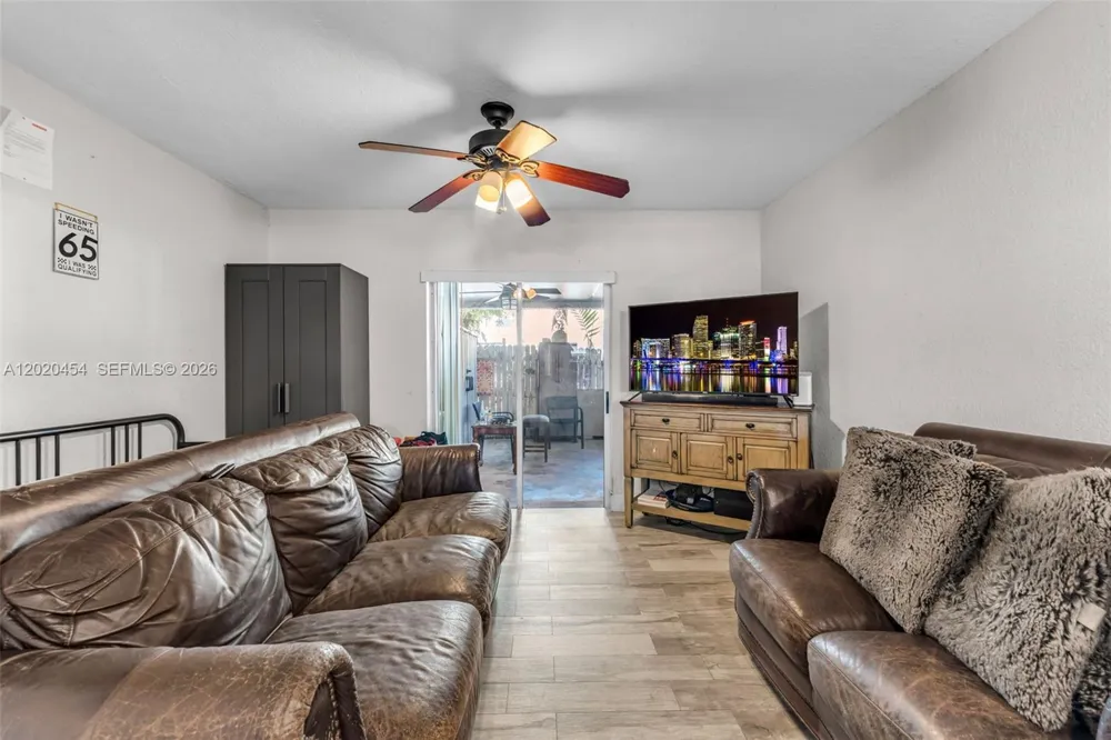 8025 NW 8th St #13 Miami, FL 33126