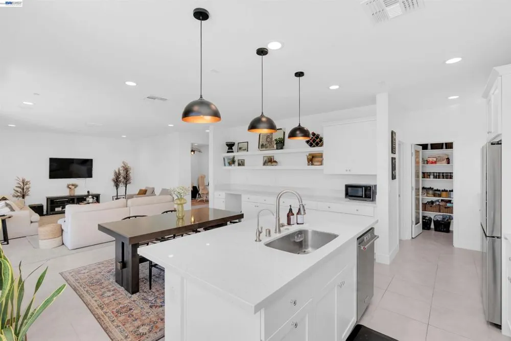 3098 Mulholland Dr Lathrop, CA 95330