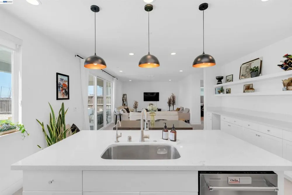 3098 Mulholland Dr Lathrop, CA 95330