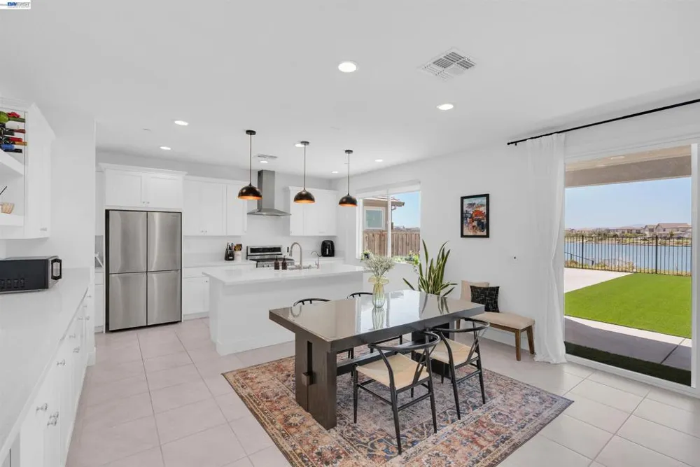 3098 Mulholland Dr Lathrop, CA 95330