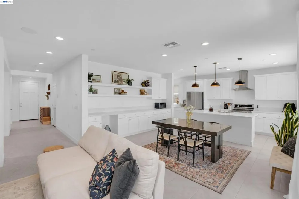 3098 Mulholland Dr Lathrop, CA 95330