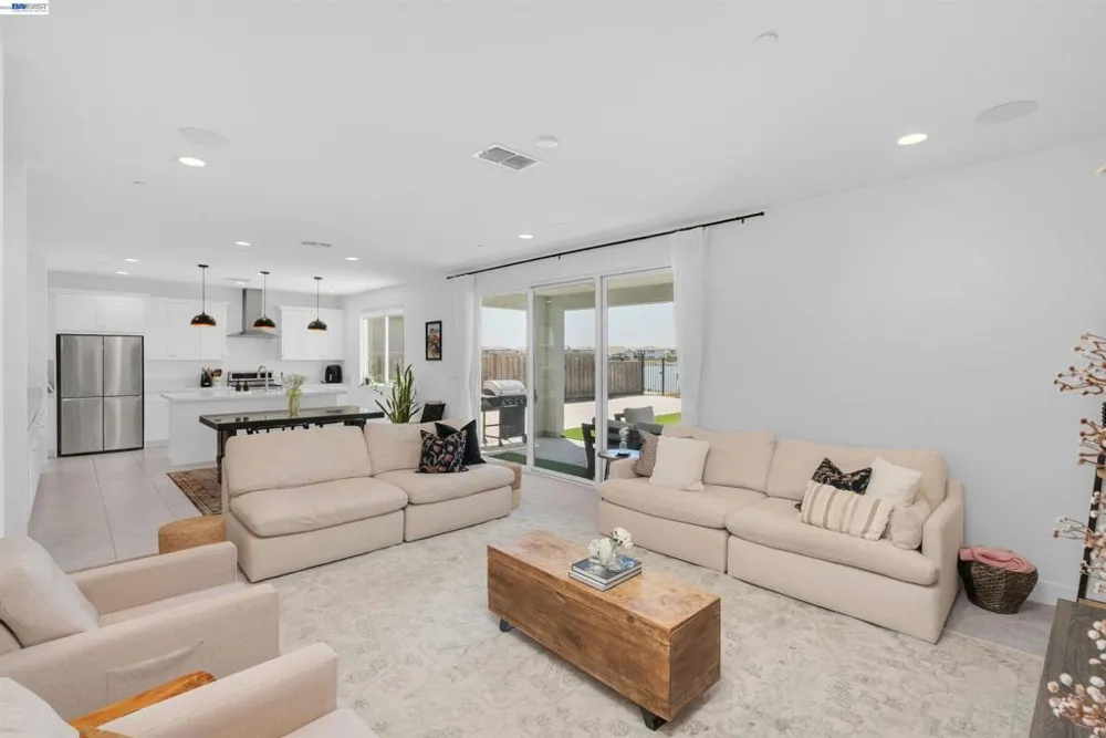 3098 Mulholland Dr Lathrop, CA 95330