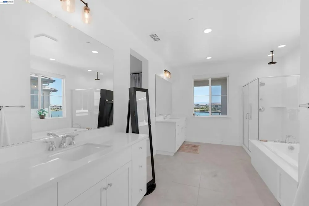 3098 Mulholland Dr Lathrop, CA 95330