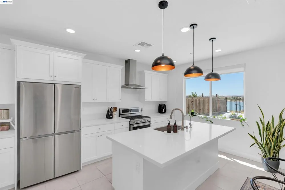 3098 Mulholland Dr Lathrop, CA 95330