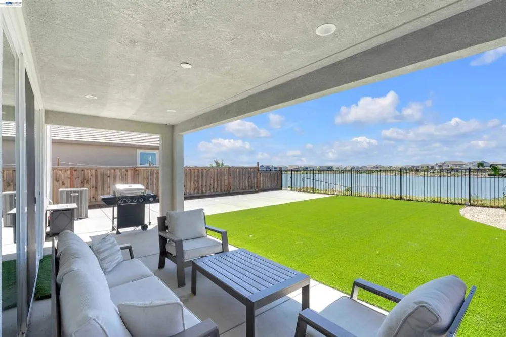 3098 Mulholland Dr Lathrop, CA 95330