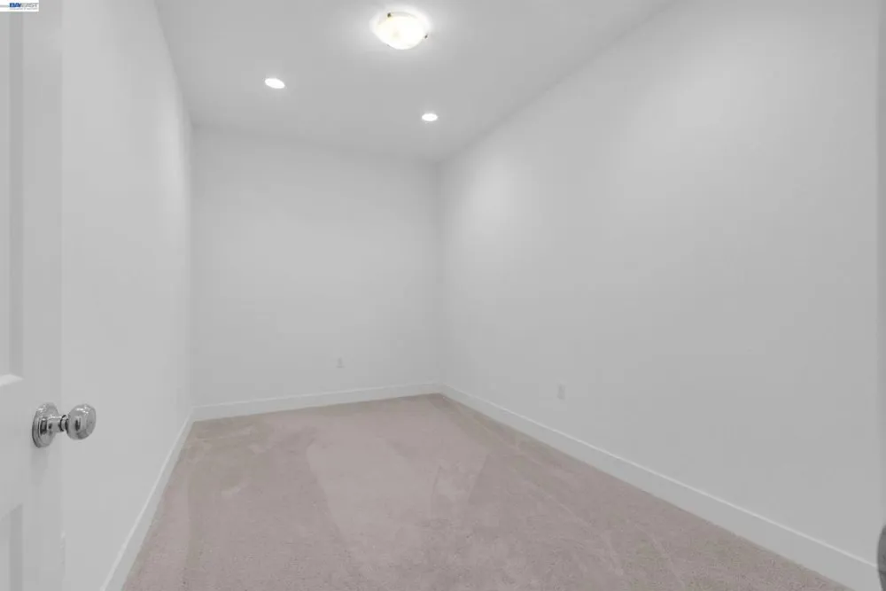 3098 Mulholland Dr Lathrop, CA 95330