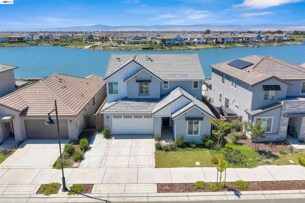 3098 Mulholland Dr Lathrop, CA 95330