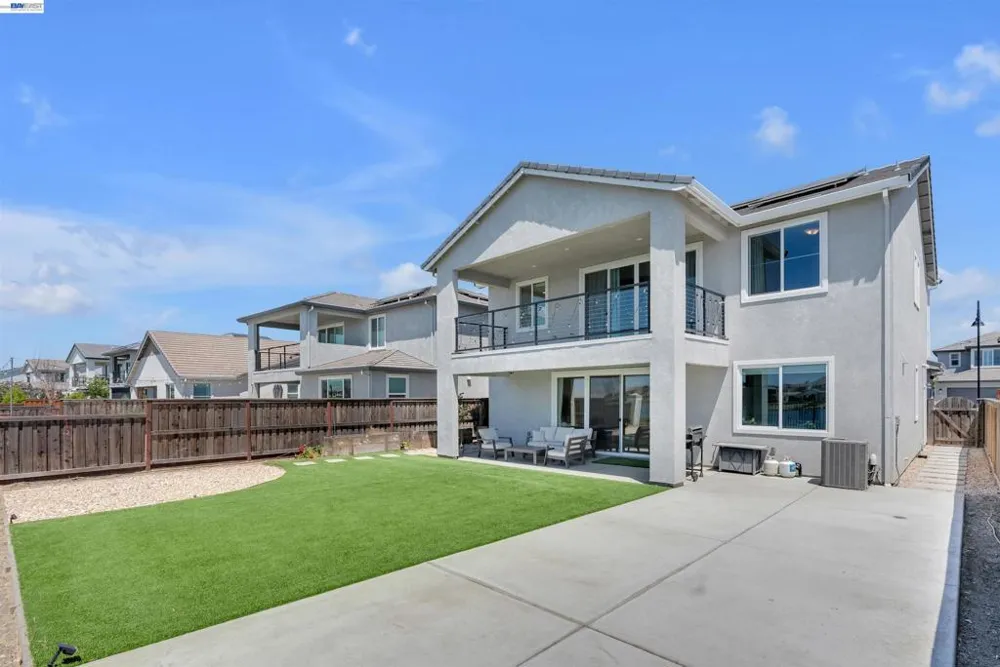 3098 Mulholland Dr Lathrop, CA 95330