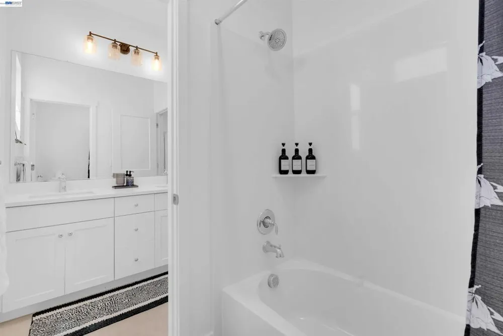 3098 Mulholland Dr Lathrop, CA 95330