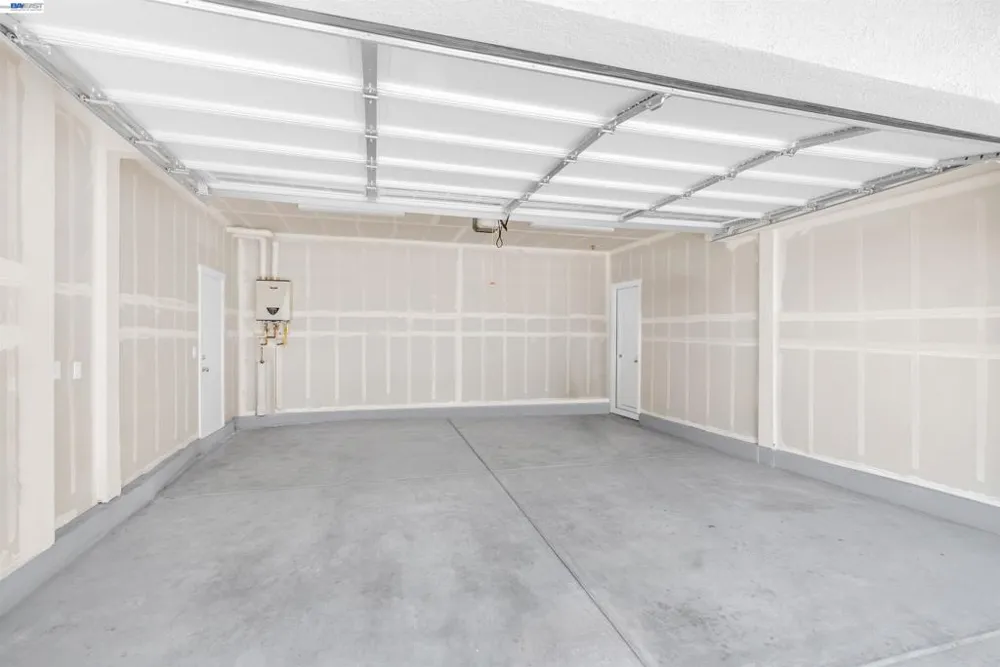 3098 Mulholland Dr Lathrop, CA 95330