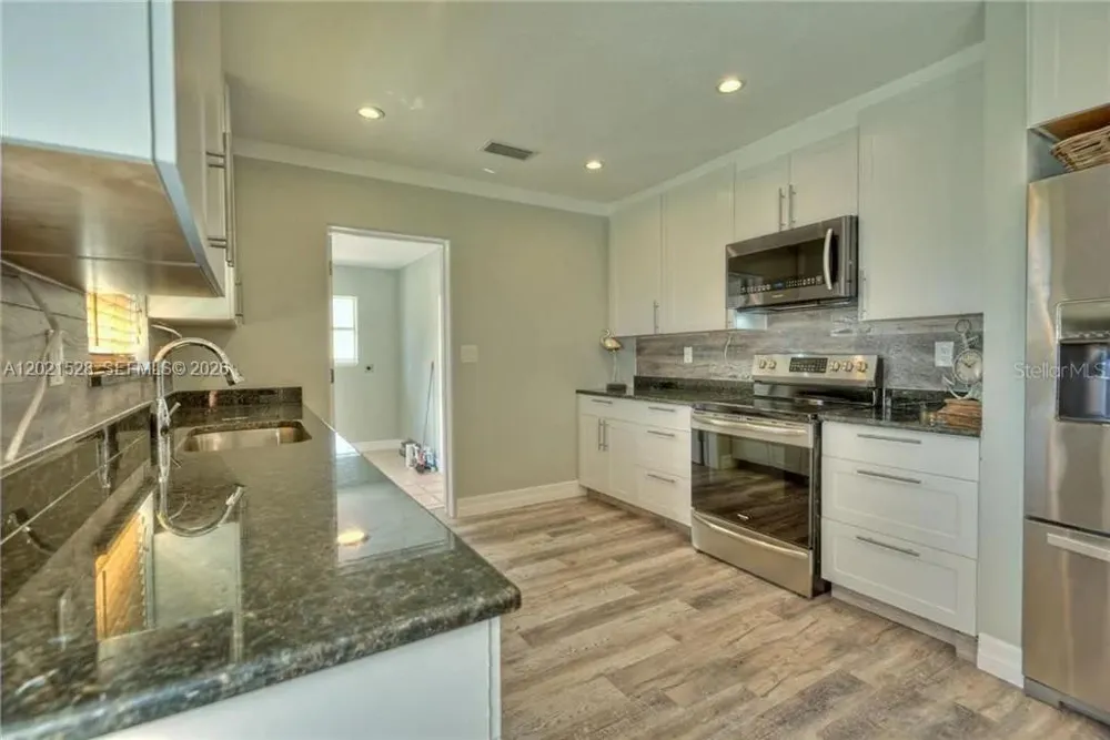 5321 3 RD AVE W Bradenton, FL 34209