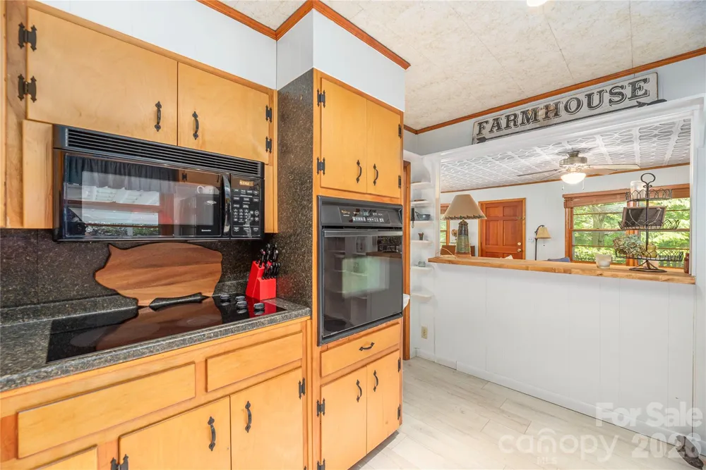 868 Cabin Flats Road Balsam, NC 28707
