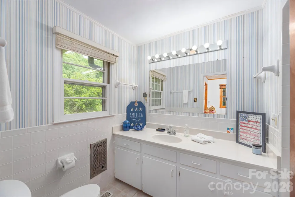 868 Cabin Flats Road Balsam, NC 28707