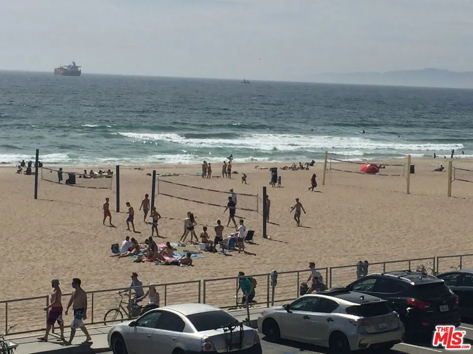 472 Rosecrans Avenue Manhattan Beach, CA 90266