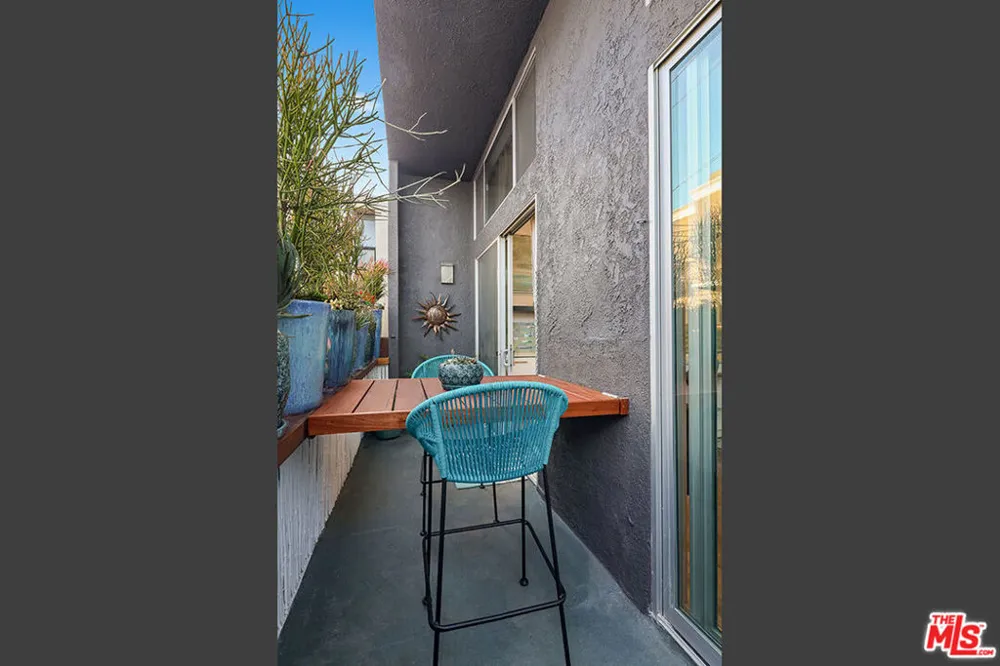 472 Rosecrans Avenue Manhattan Beach, CA 90266
