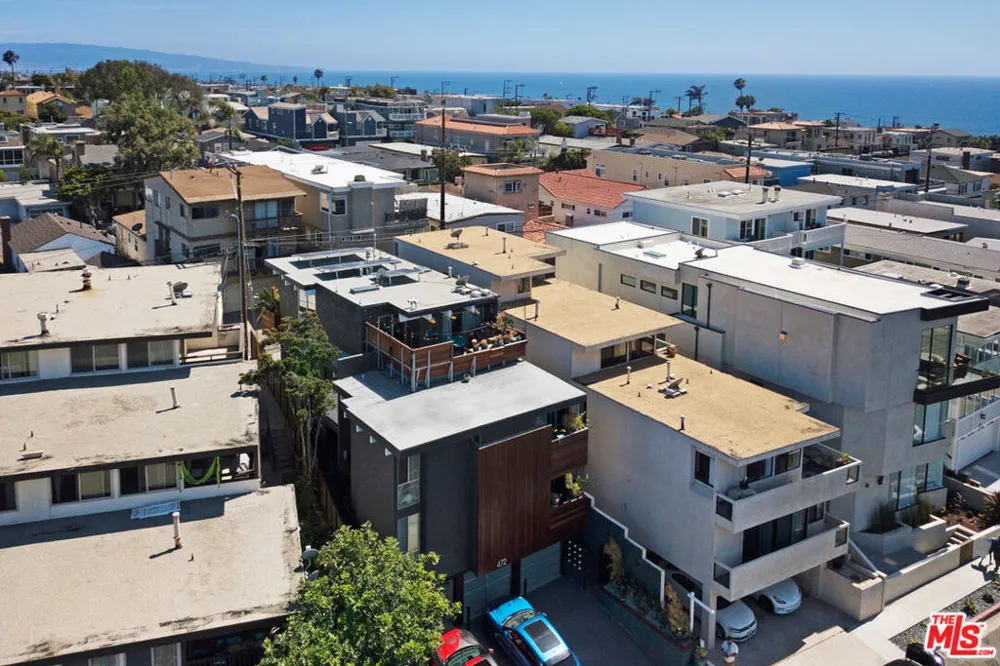 472 Rosecrans Avenue Manhattan Beach, CA 90266