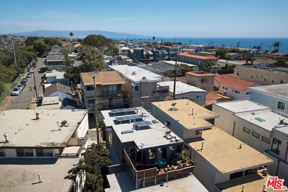472 Rosecrans Avenue Manhattan Beach, CA 90266