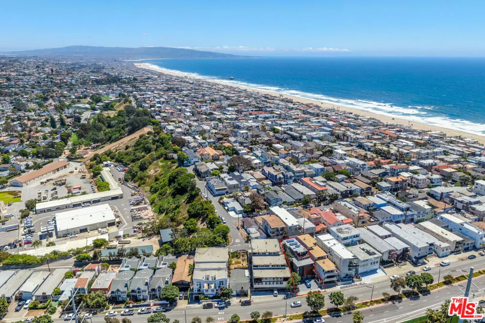 472 Rosecrans Avenue Manhattan Beach, CA 90266