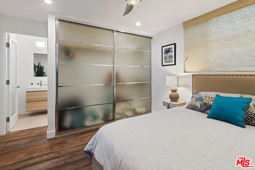 472 Rosecrans Avenue Manhattan Beach, CA 90266