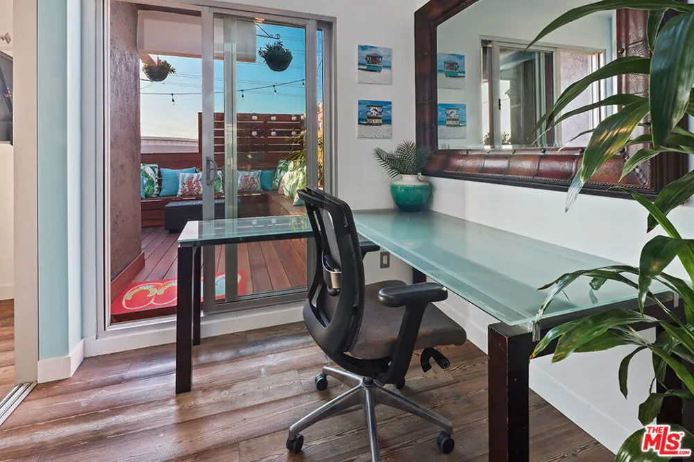 472 Rosecrans Avenue Manhattan Beach, CA 90266