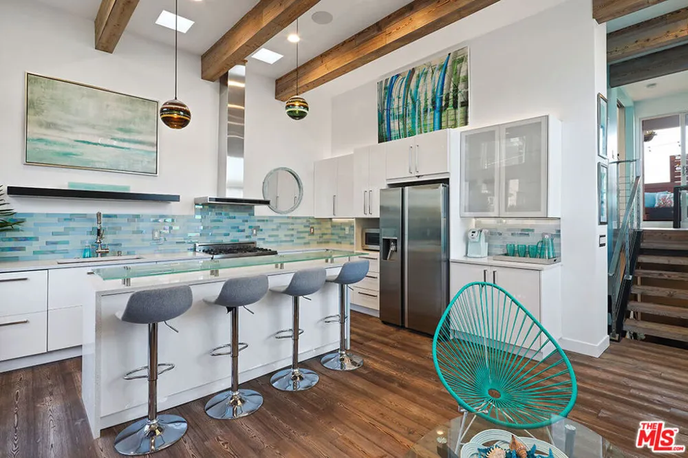 472 Rosecrans Avenue Manhattan Beach, CA 90266