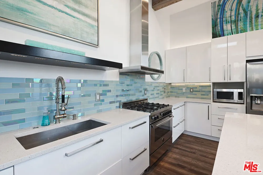 472 Rosecrans Avenue Manhattan Beach, CA 90266