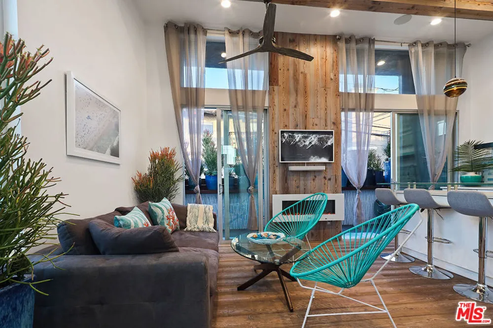 472 Rosecrans Avenue Manhattan Beach, CA 90266