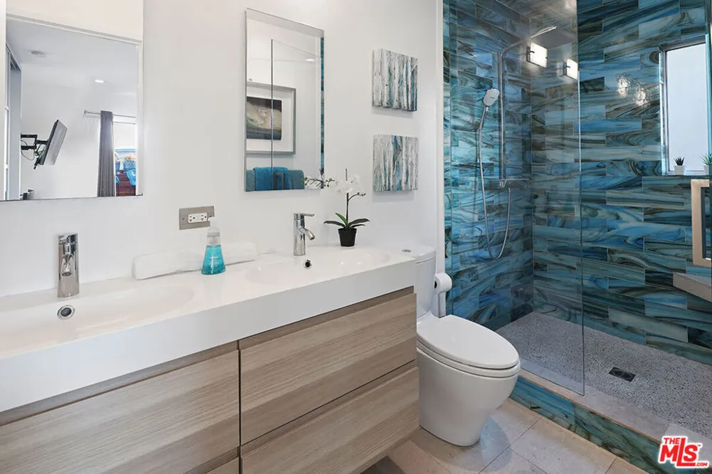 472 Rosecrans Avenue Manhattan Beach, CA 90266