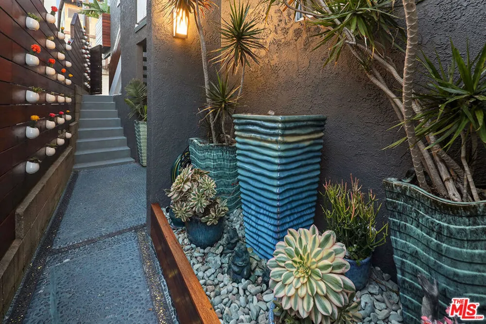 472 Rosecrans Avenue Manhattan Beach, CA 90266