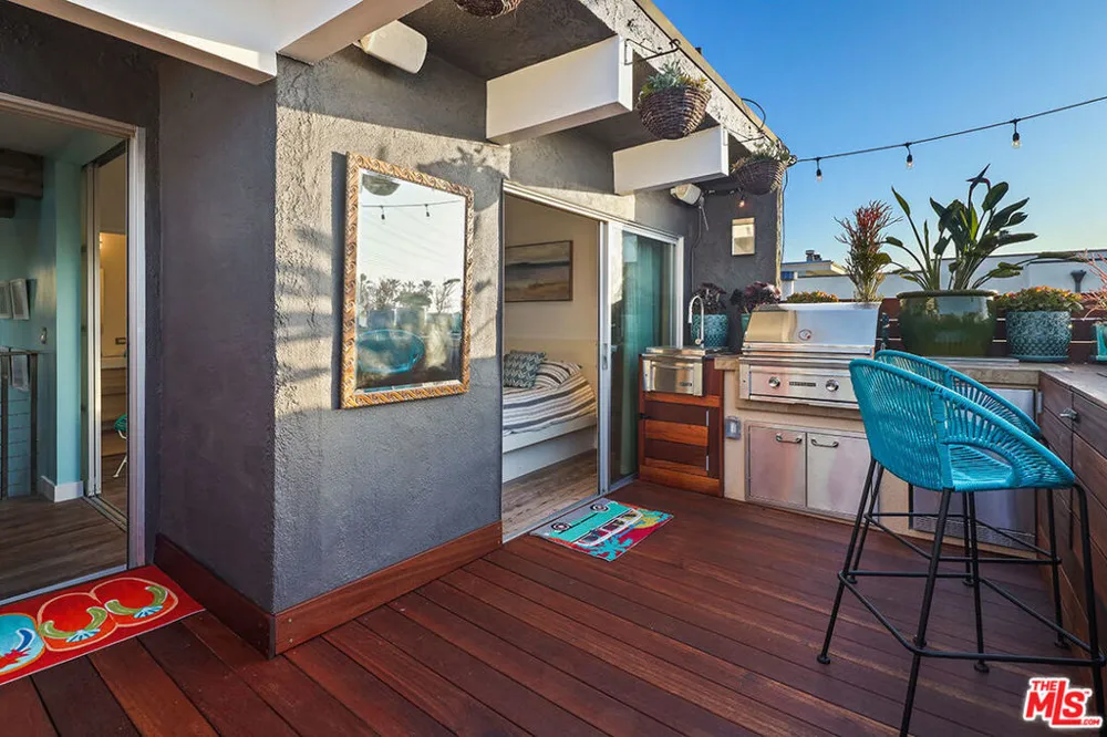 472 Rosecrans Avenue Manhattan Beach, CA 90266
