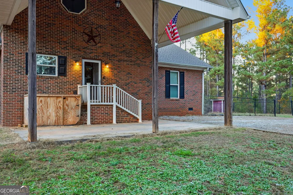 1907 Mountain Creek Church RD Starr, SC 29684