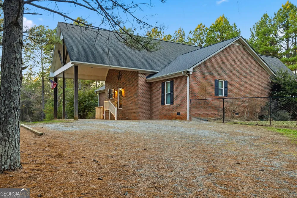 1907 Mountain Creek Church RD Starr, SC 29684