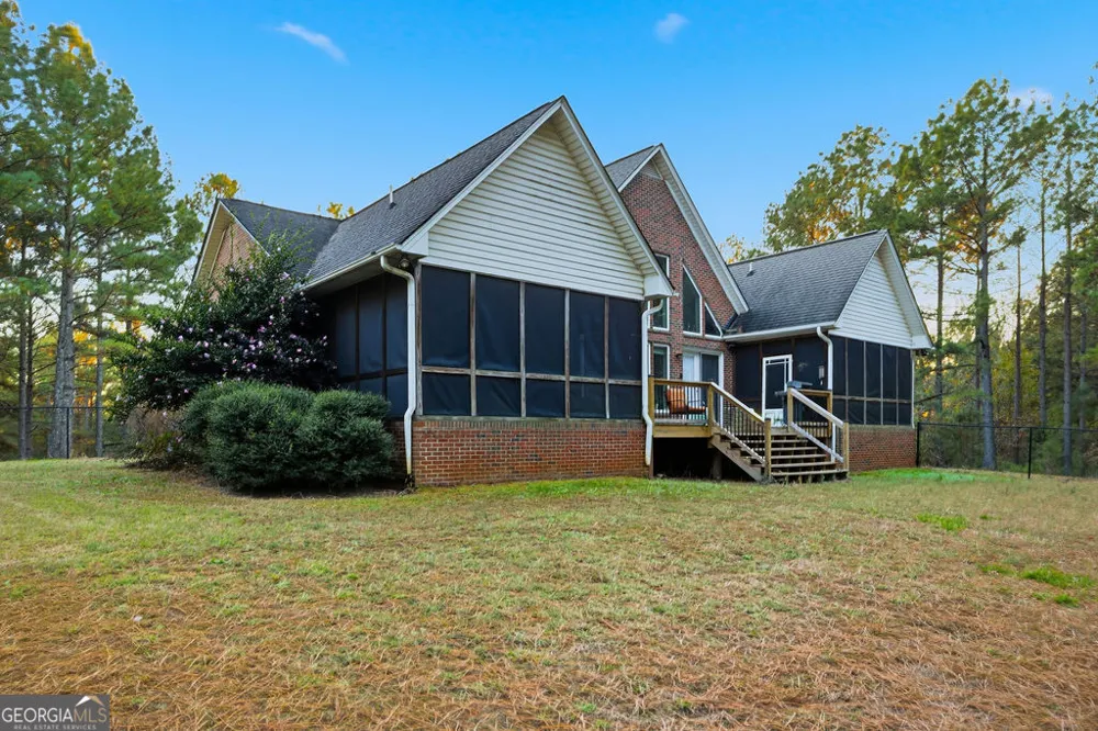 1907 Mountain Creek Church RD Starr, SC 29684