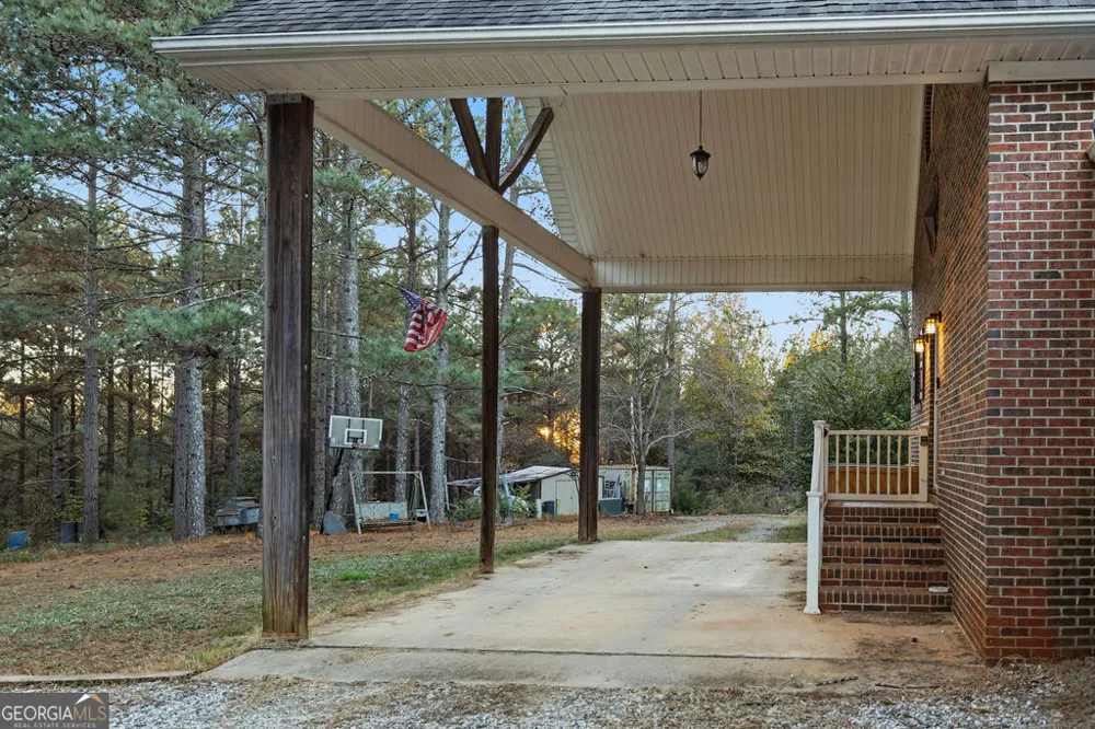 1907 Mountain Creek Church RD Starr, SC 29684