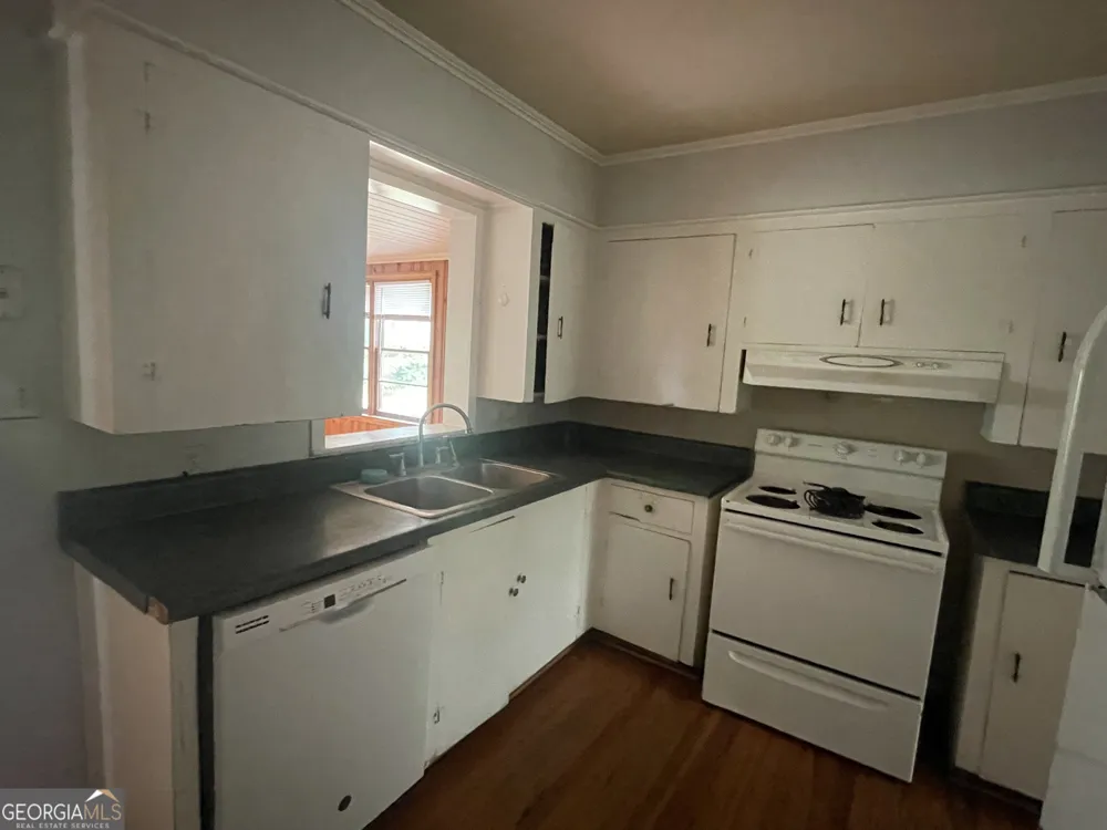 208 E Brazell ST Reidsville, GA 30453