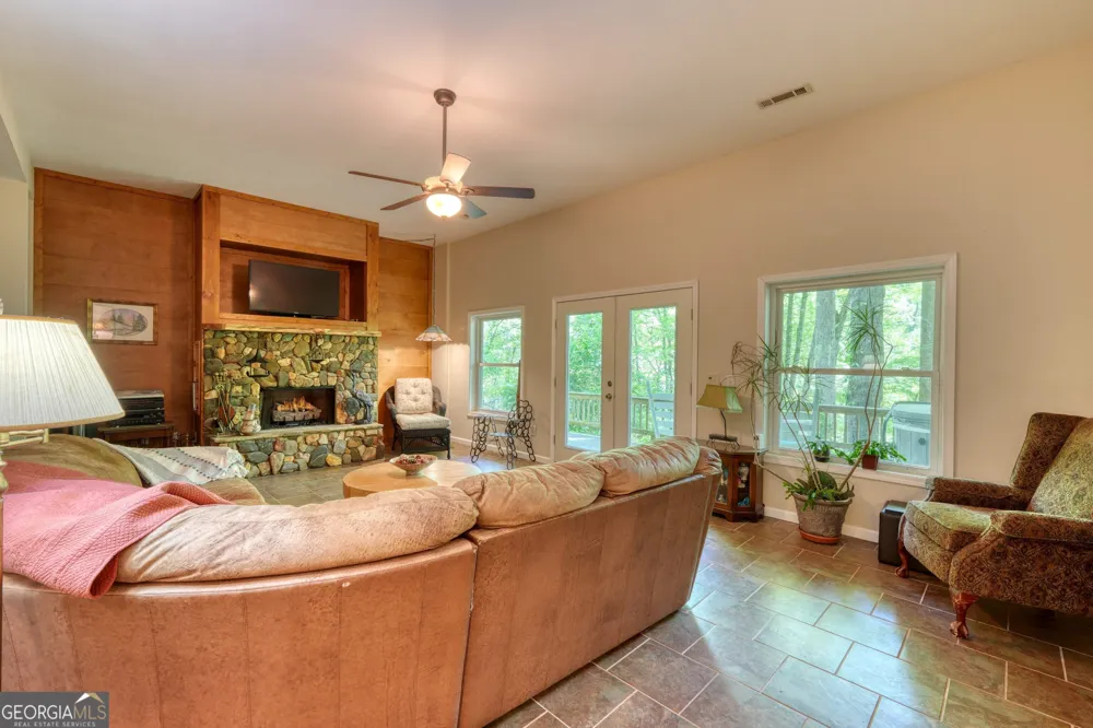 1903 Bell Eagle DR Hiawassee, GA 30546