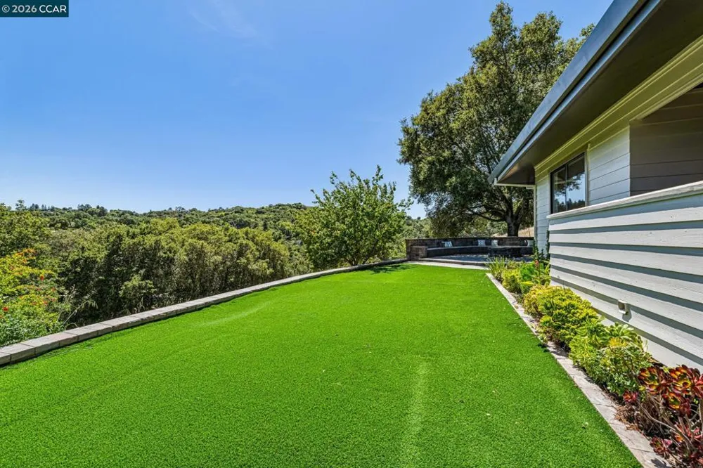 6 Tanglewood Lane Lafayette, CA 94549
