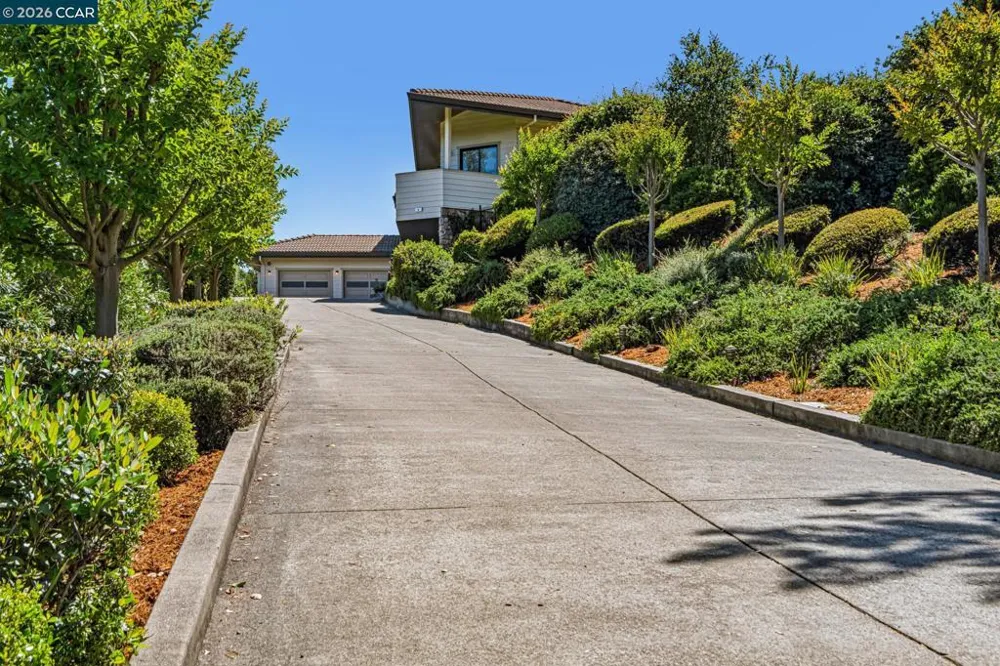 6 Tanglewood Lane Lafayette, CA 94549