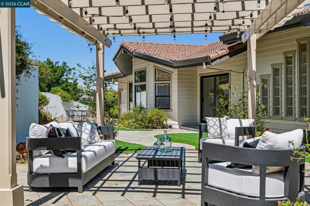 6 Tanglewood Lane Lafayette, CA 94549