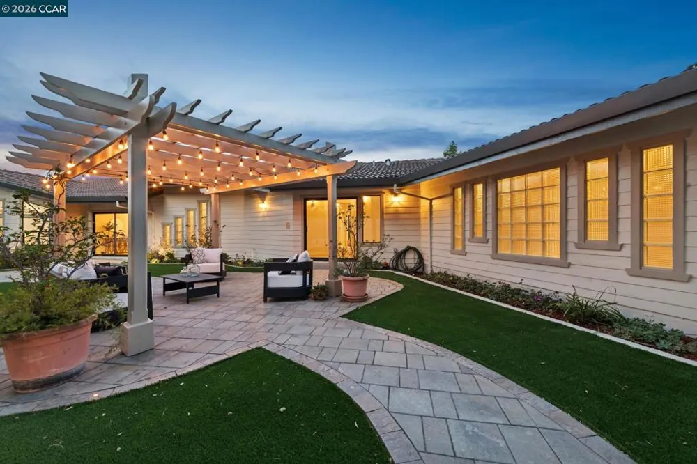 6 Tanglewood Lane Lafayette, CA 94549