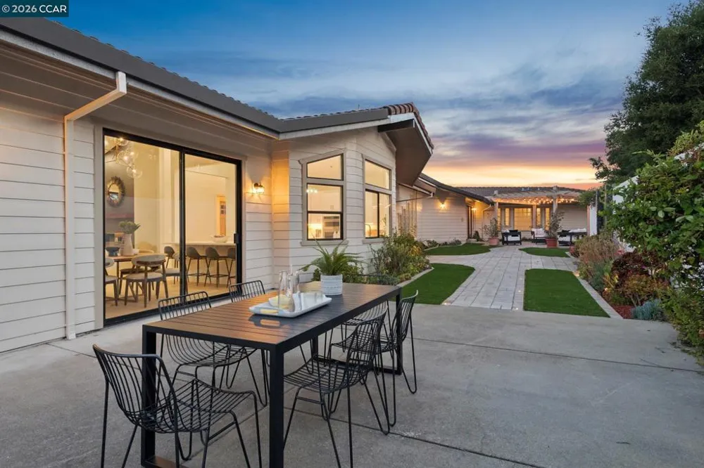 6 Tanglewood Lane Lafayette, CA 94549