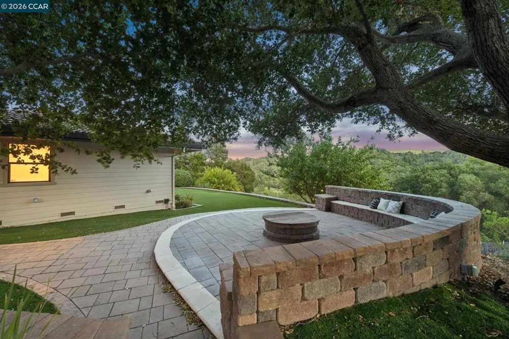 6 Tanglewood Lane Lafayette, CA 94549