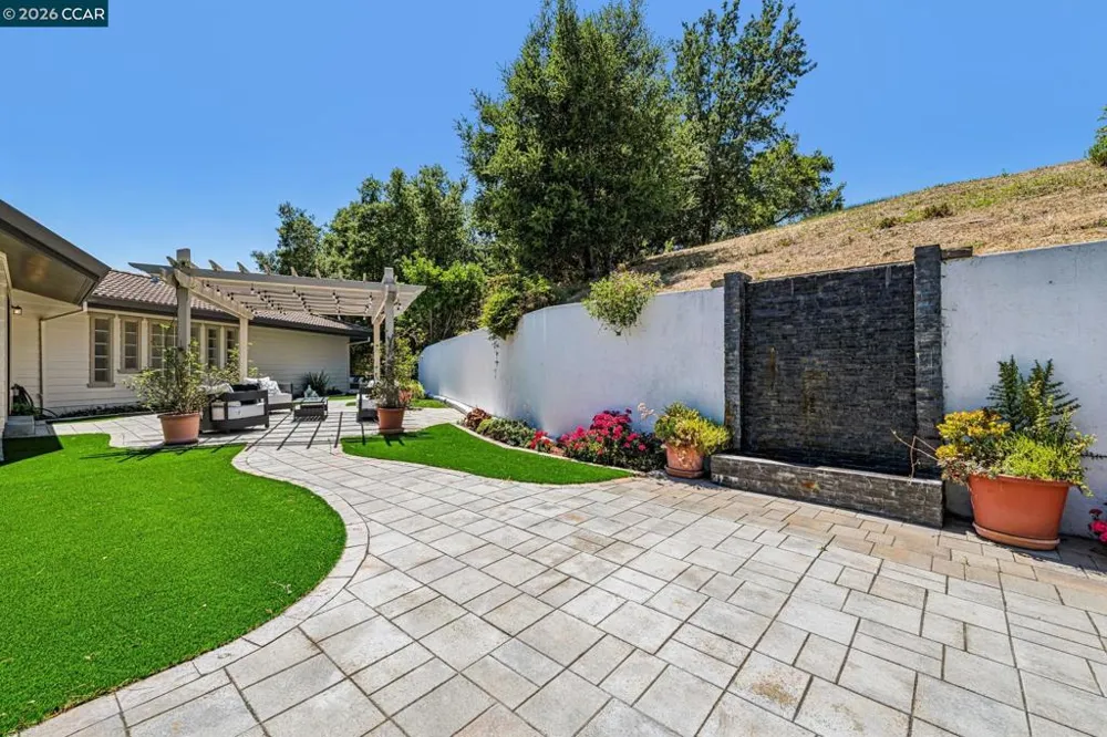 6 Tanglewood Lane Lafayette, CA 94549