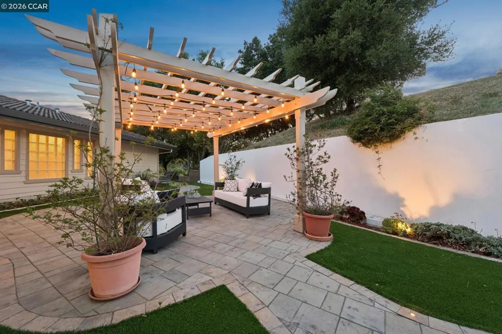 6 Tanglewood Lane Lafayette, CA 94549
