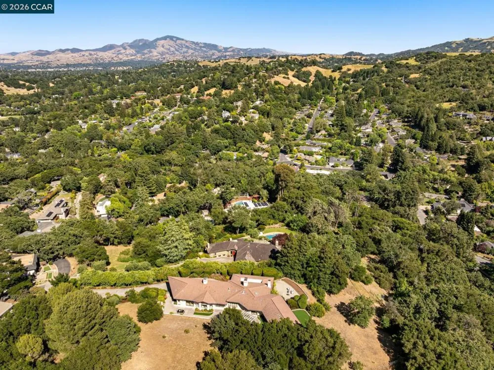 6 Tanglewood Lane Lafayette, CA 94549