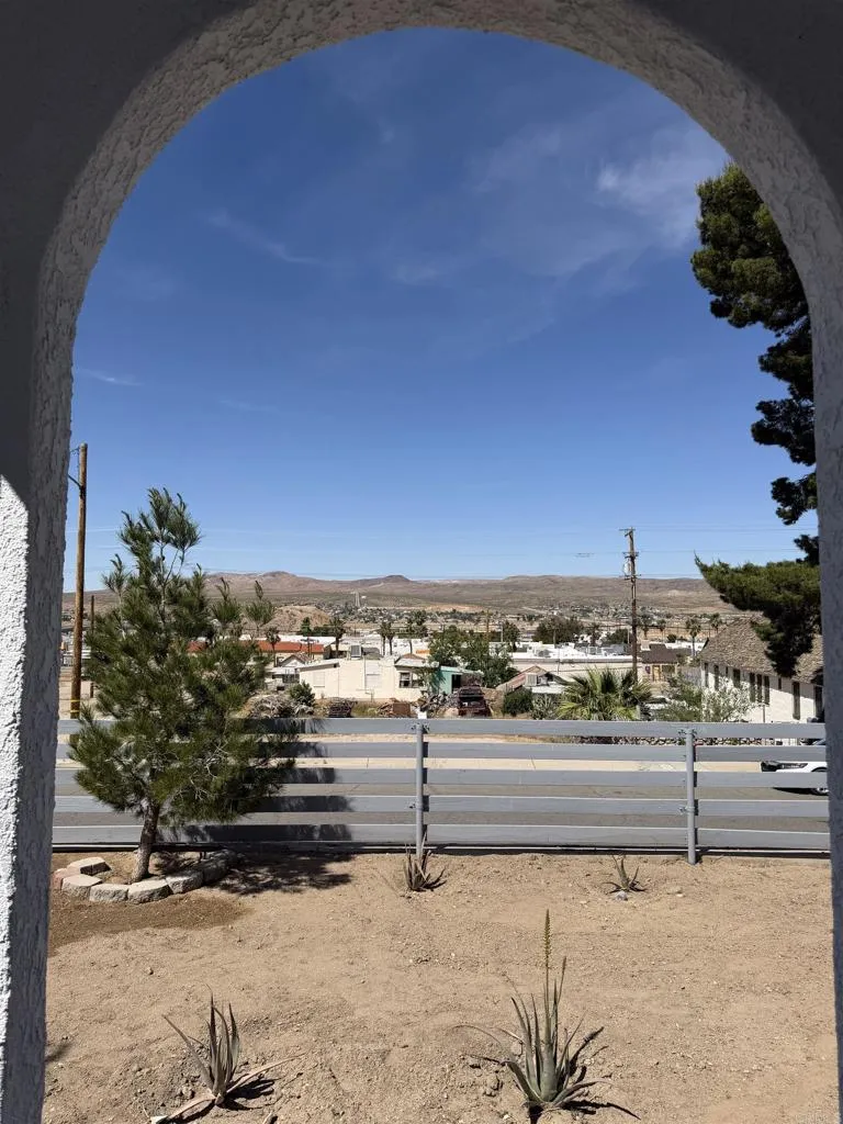 232 E Fredricks Street Barstow, CA 92311